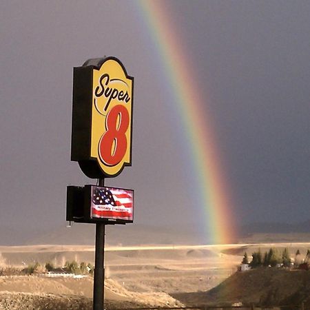 Super 8 By Wyndham Cody Hotel Eksteriør billede