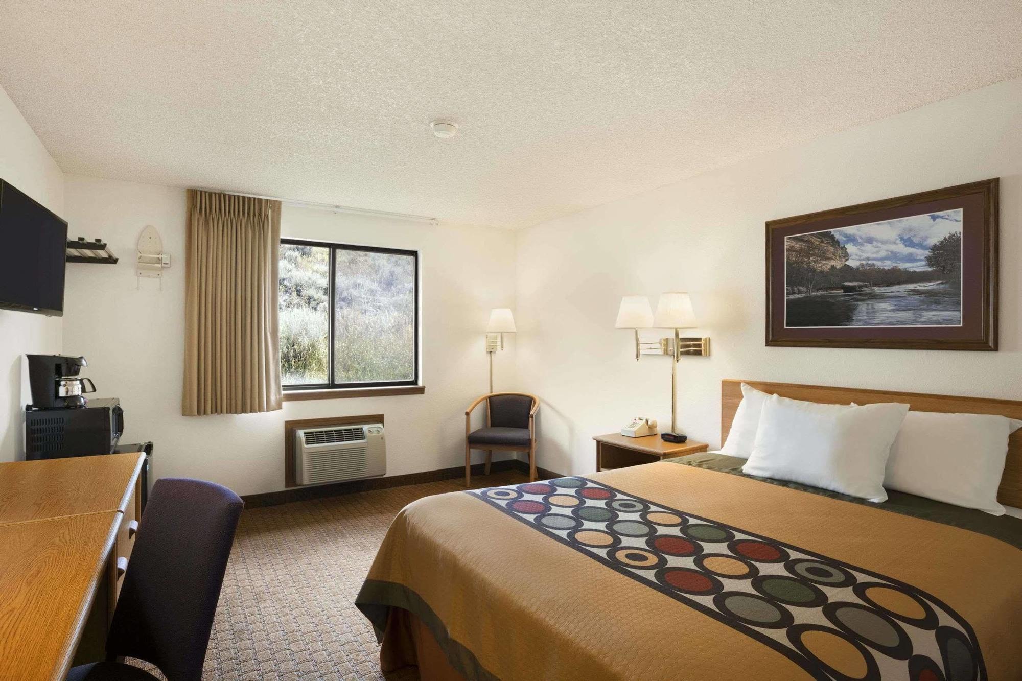 Super 8 By Wyndham Cody Hotel Eksteriør billede